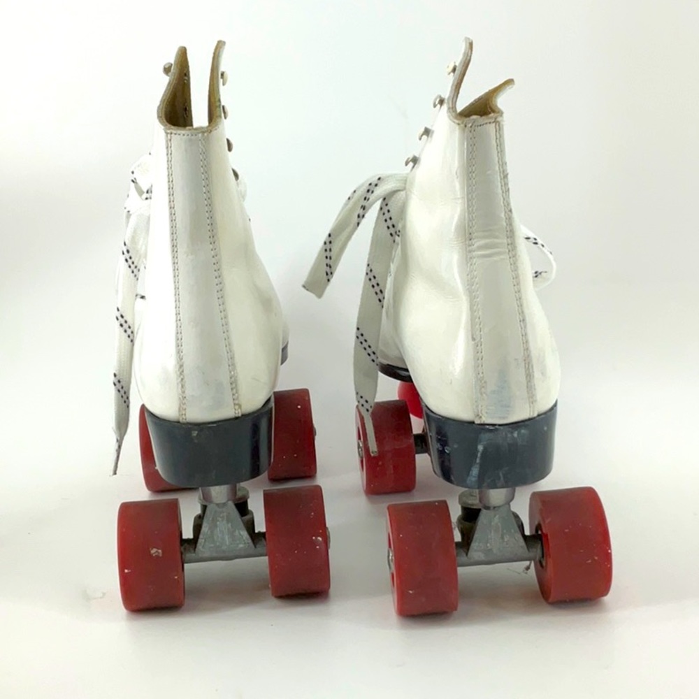 Vintage White Women's Roller Skates with Red Wheels - Picture 2 of 4